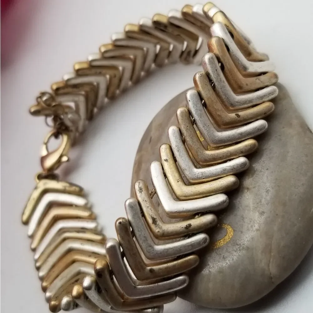Cascading arrowhead estate bracelet gift idea unisex. B516